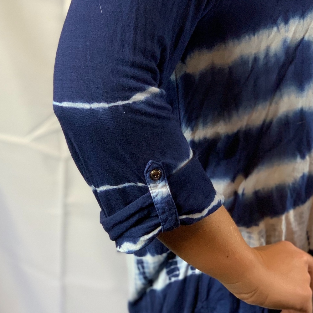 Bandolino 3/4 Sleeve V-neck Tie Dye Top - Picture 3 of 5